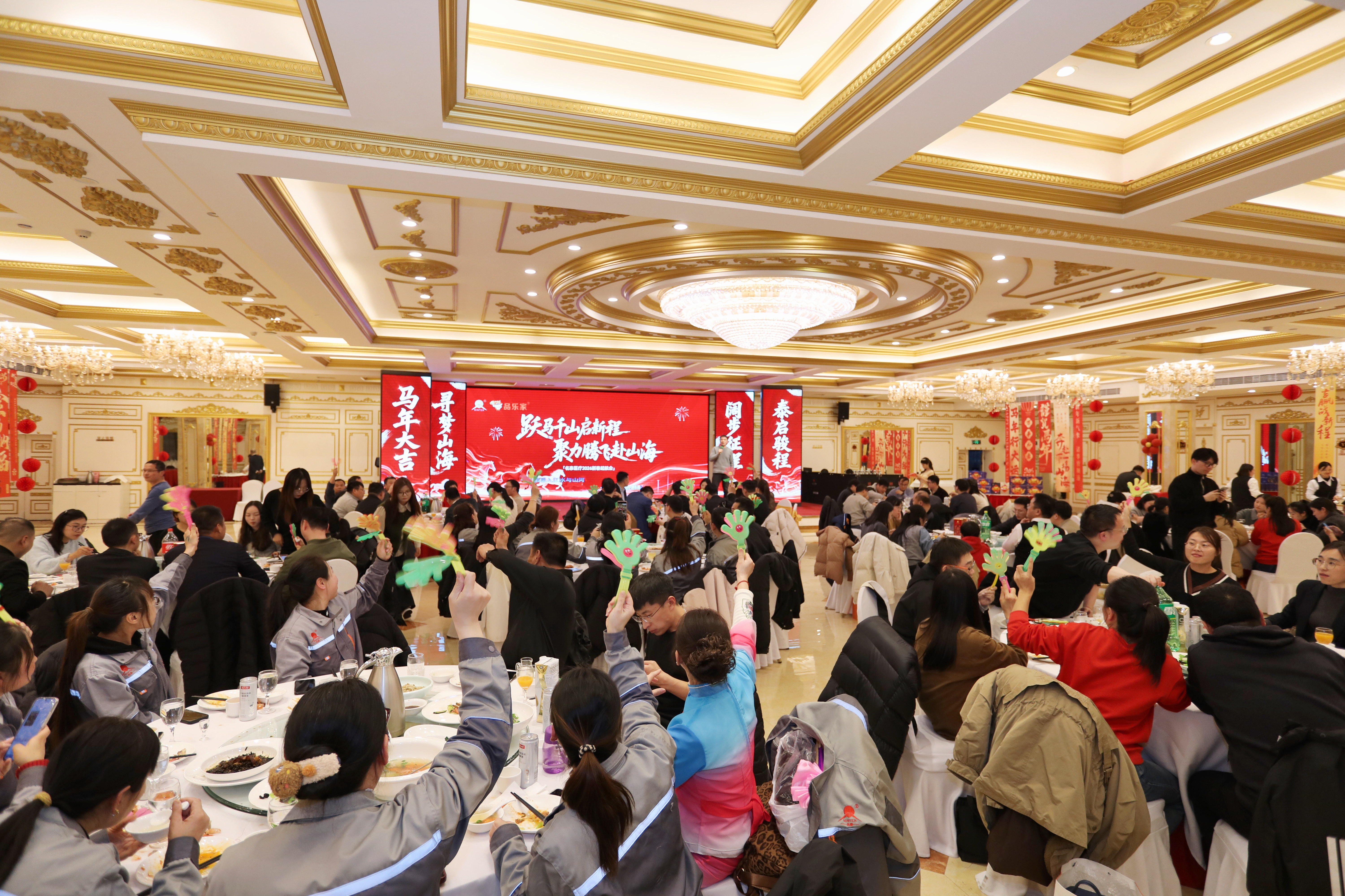 聚力腾飞赴山海 | 名泰医疗2026开年启动晚宴在郑举行